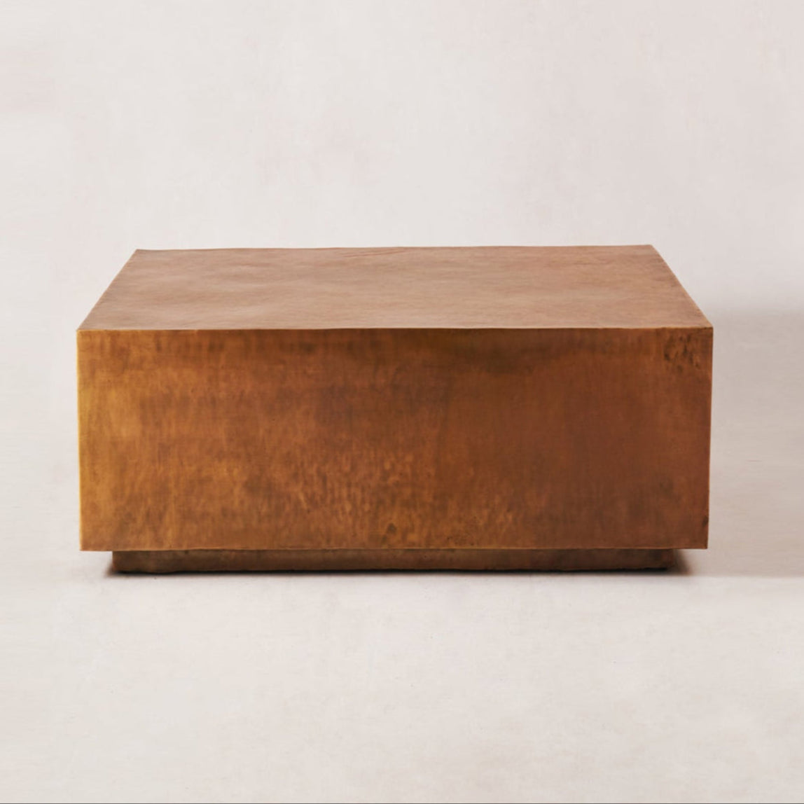 Table basse en cuivre antique