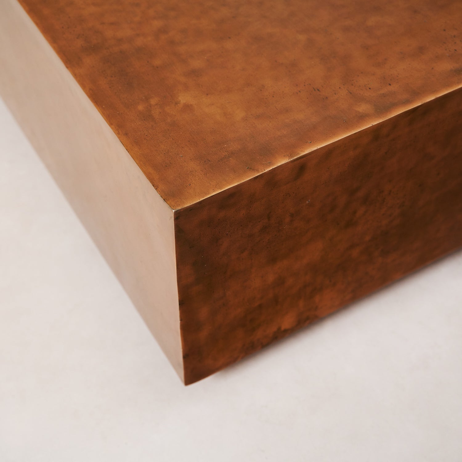 Table basse en cuivre antique