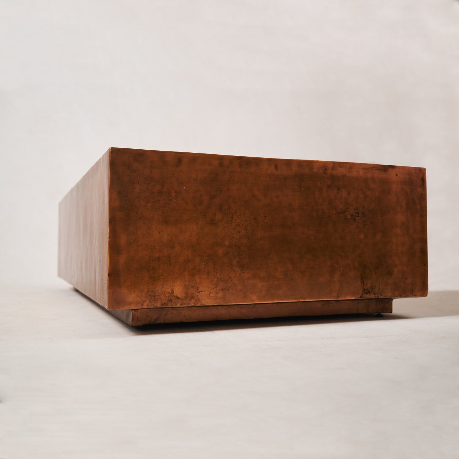 Table basse en cuivre antique