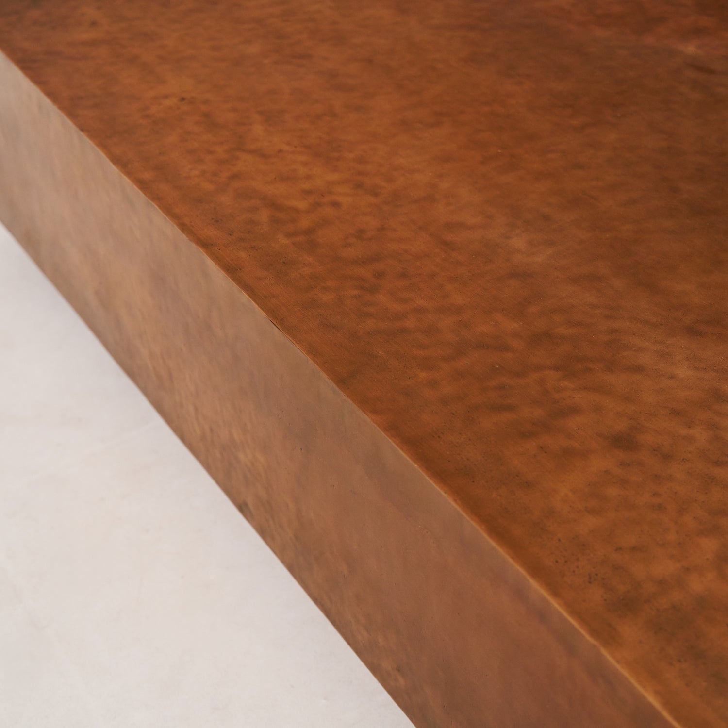 Table basse en cuivre antique