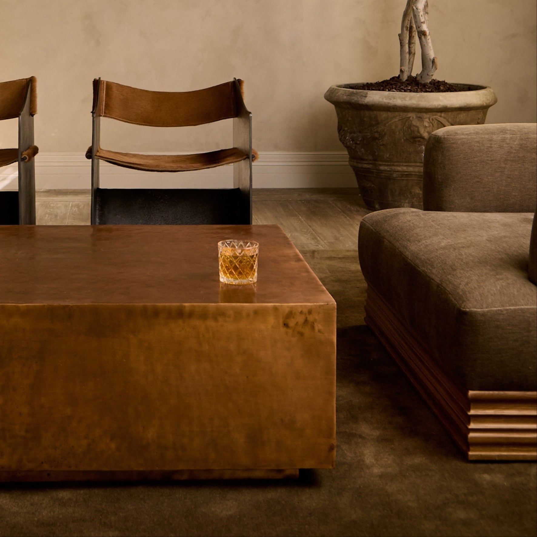 Table basse en cuivre antique