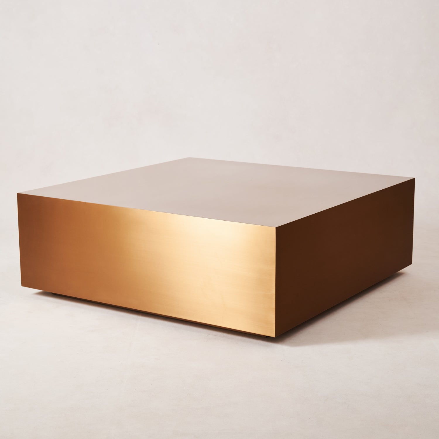 Table basse en cuivre