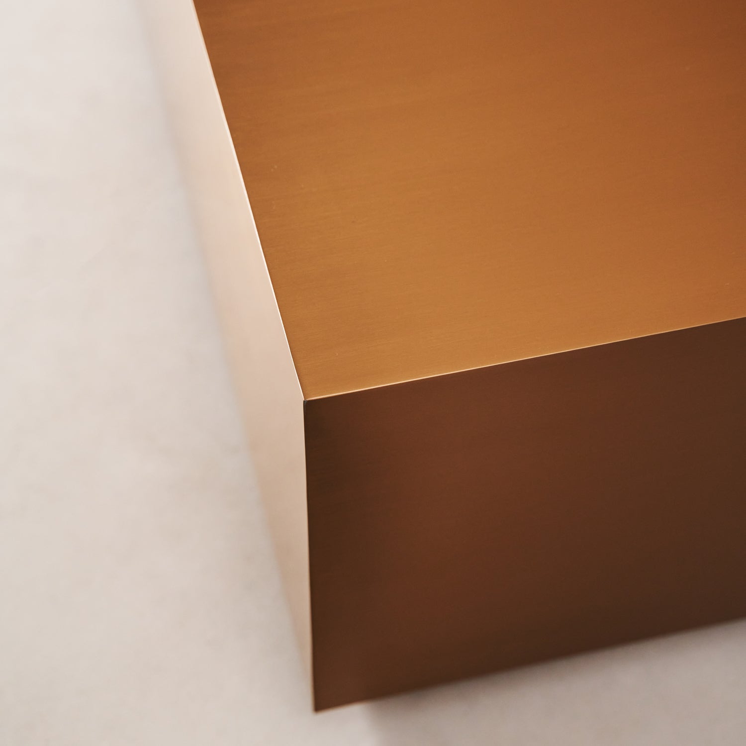 Table basse en cuivre