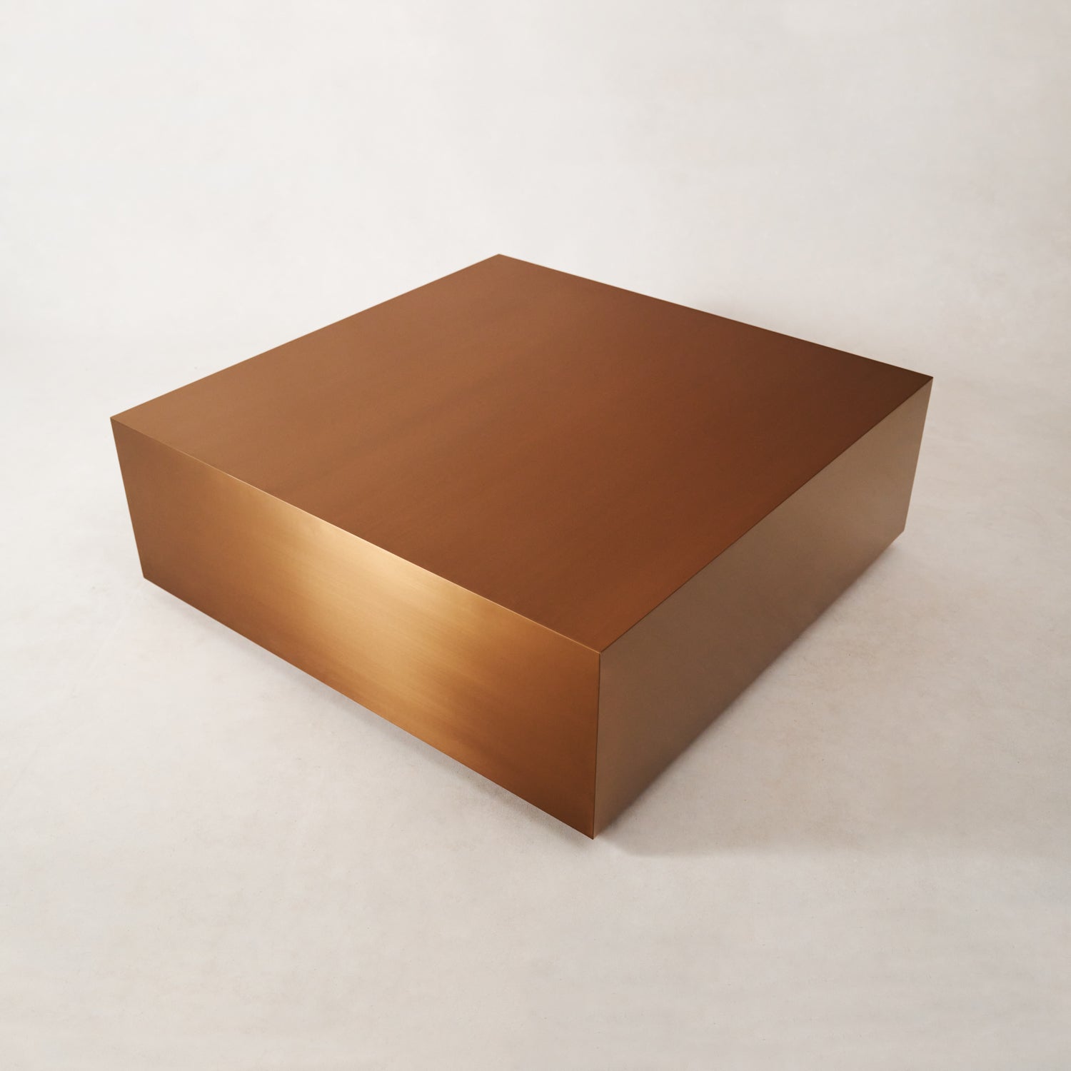 Table basse en cuivre