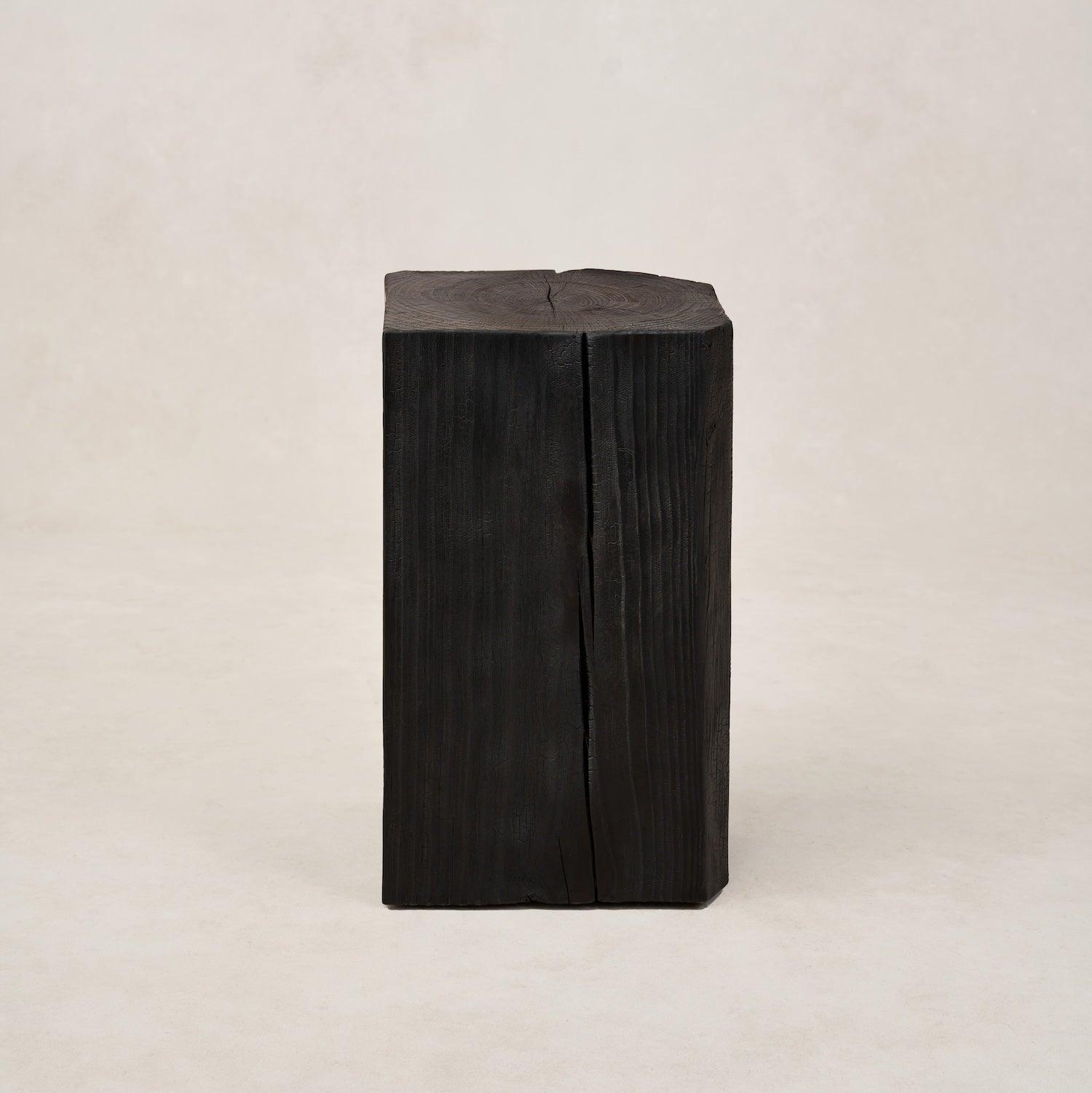 Piédestal de sculpture au fusain - Moyen